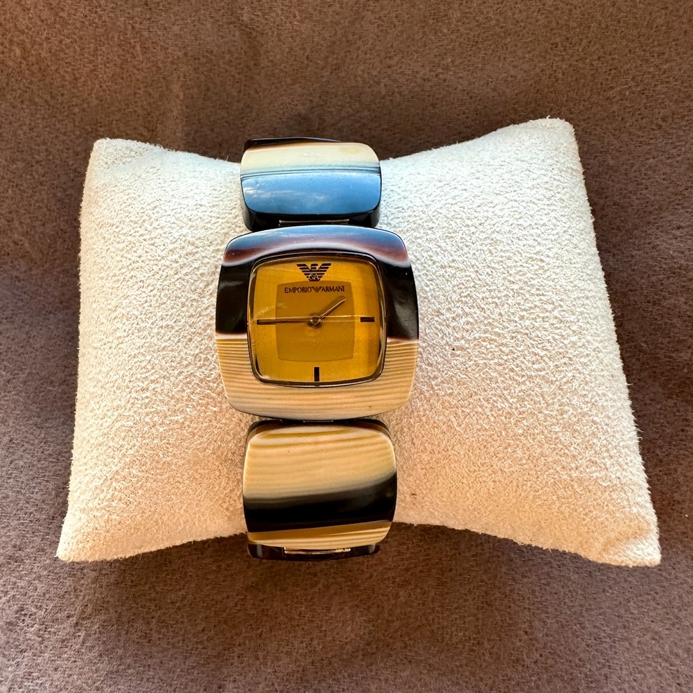 Emporia Armani shell bracelet / stainless steel watch